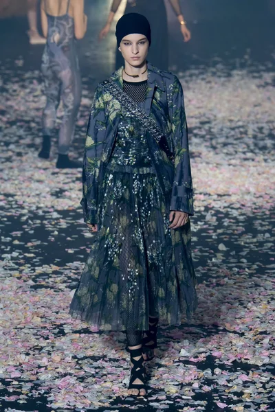 Look 48